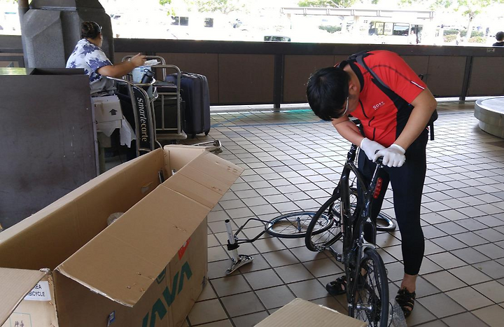 브라톤 자전거 비행기에 싣기